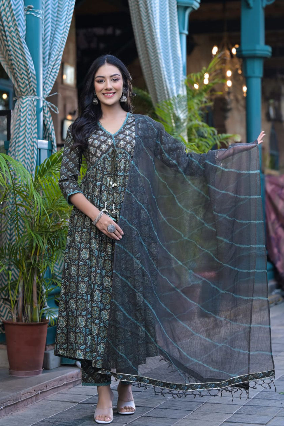 Kaashvi Mehendi Aliya Pattern Suit Set