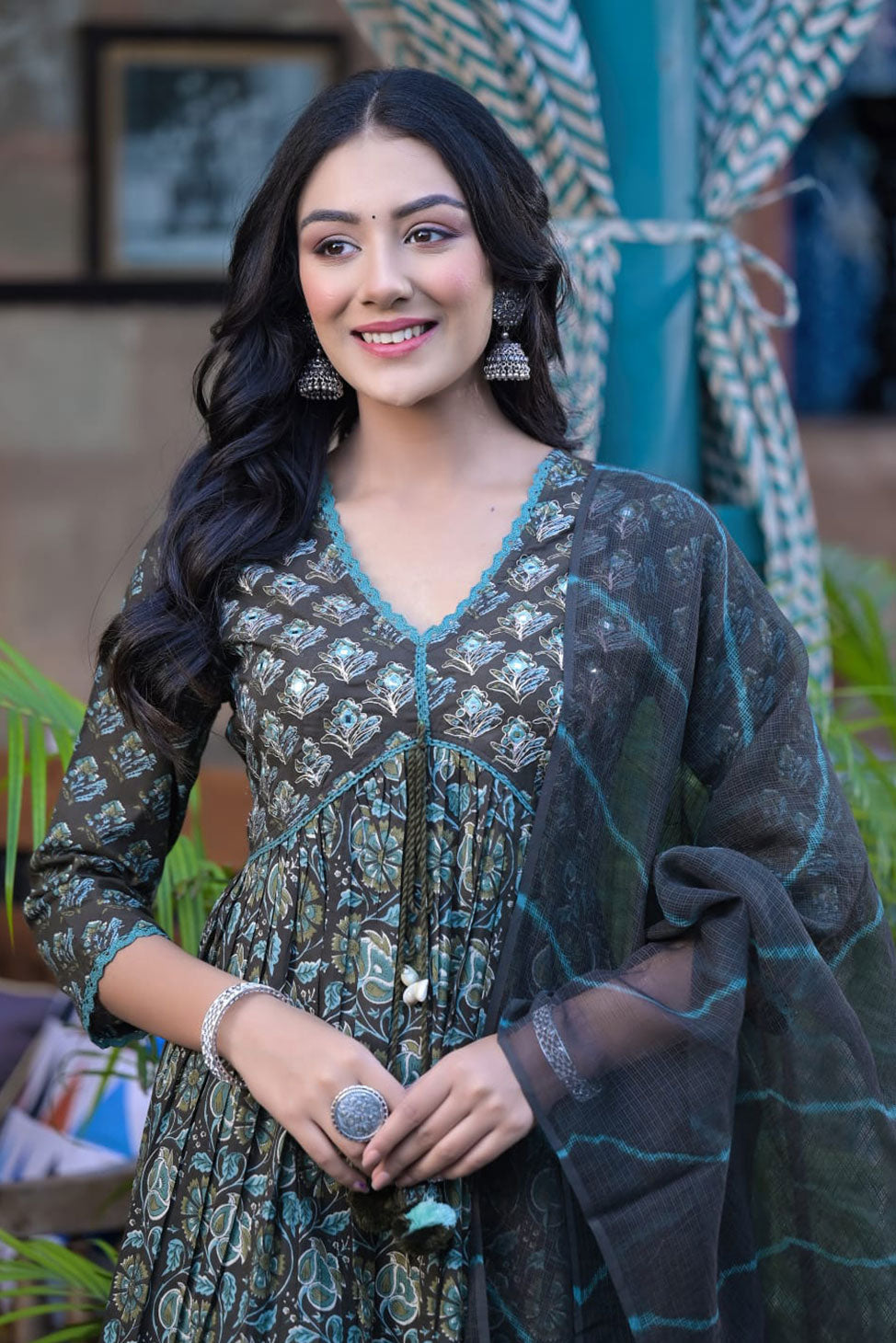 Kaashvi Mehendi Aliya Pattern Suit Set