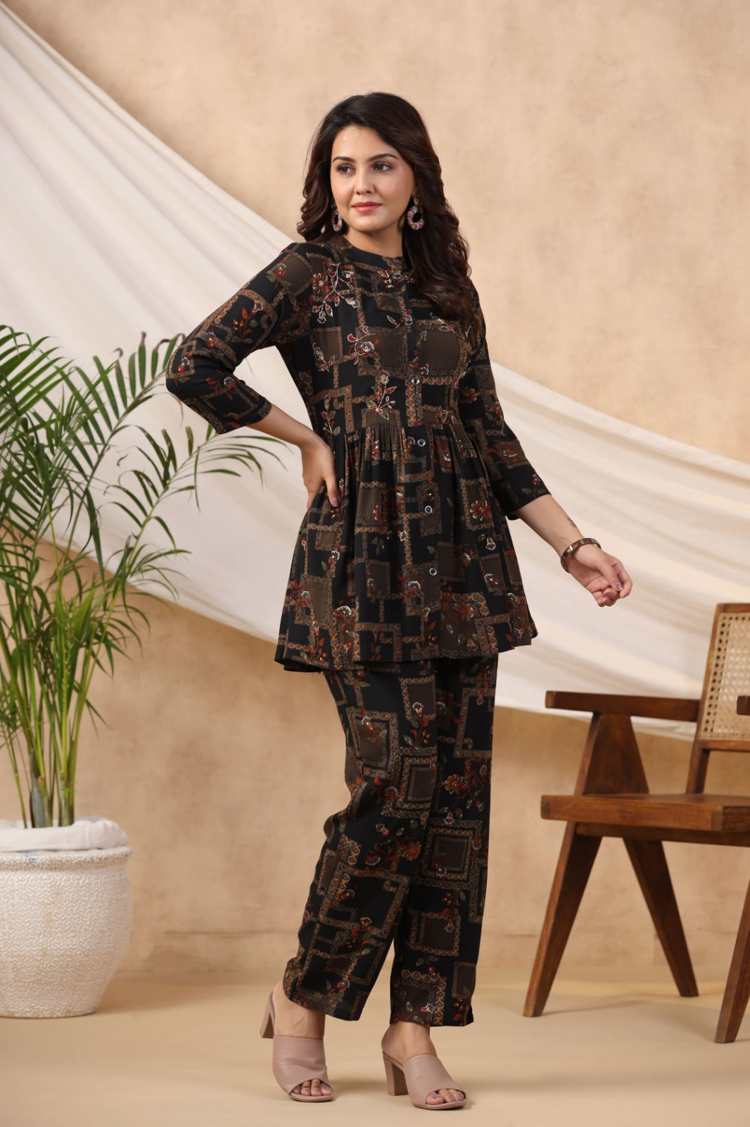 Navya Geometrical Printed Black Co-Ord Set