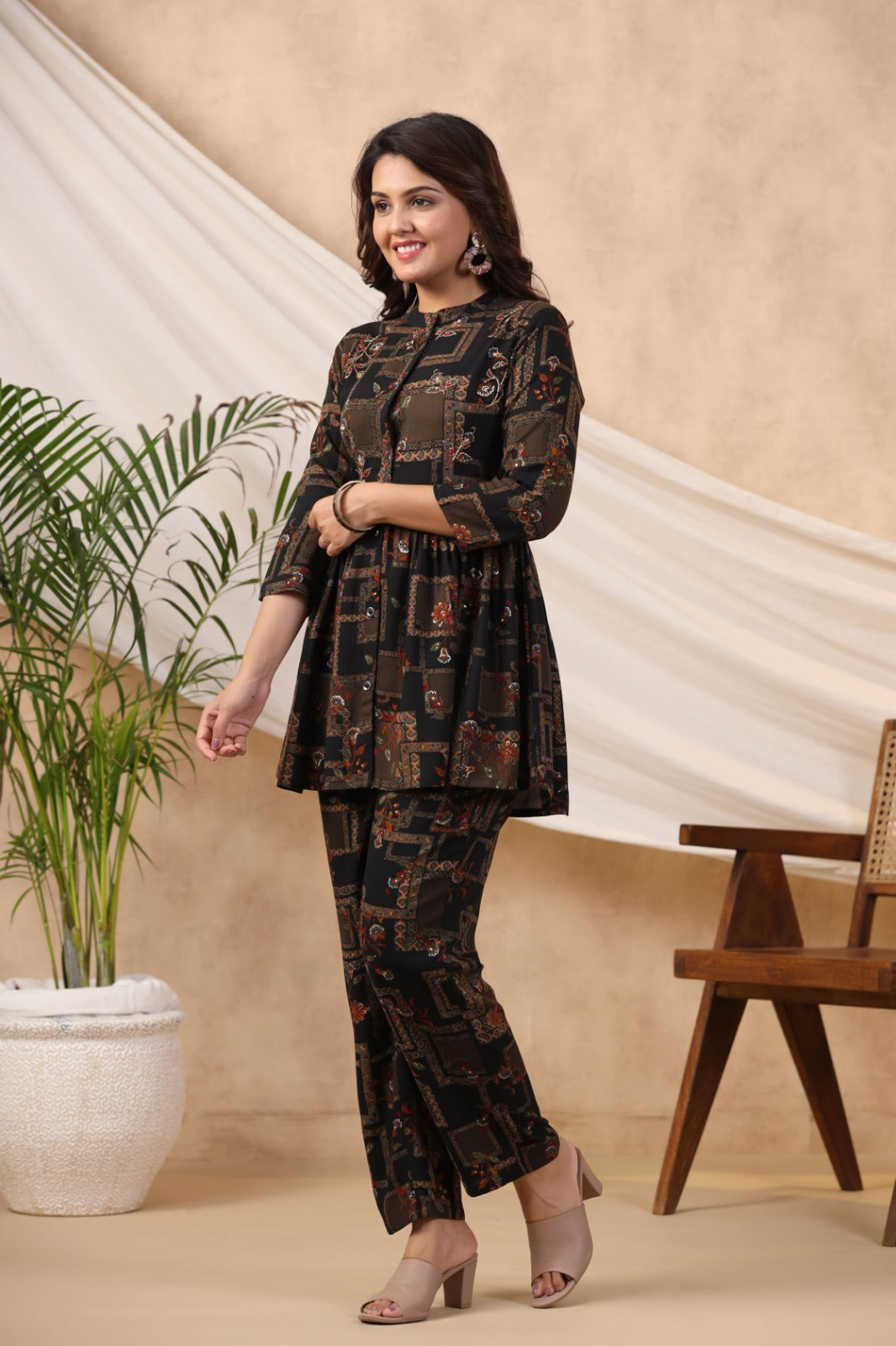 Navya Geometrical Printed Black Co-Ord Set