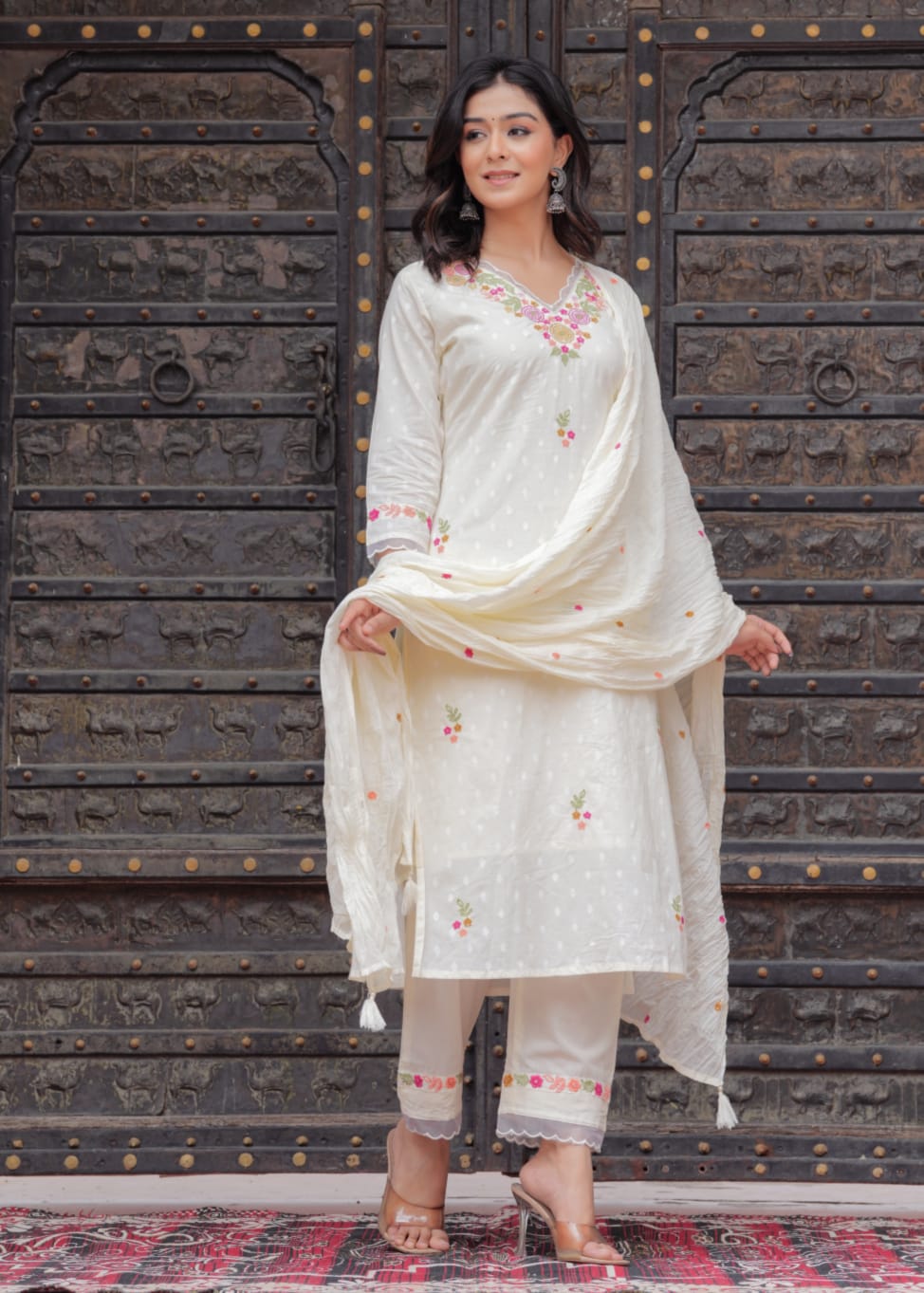 Kishaa Hand Embroidered Off White Straight Suit Set