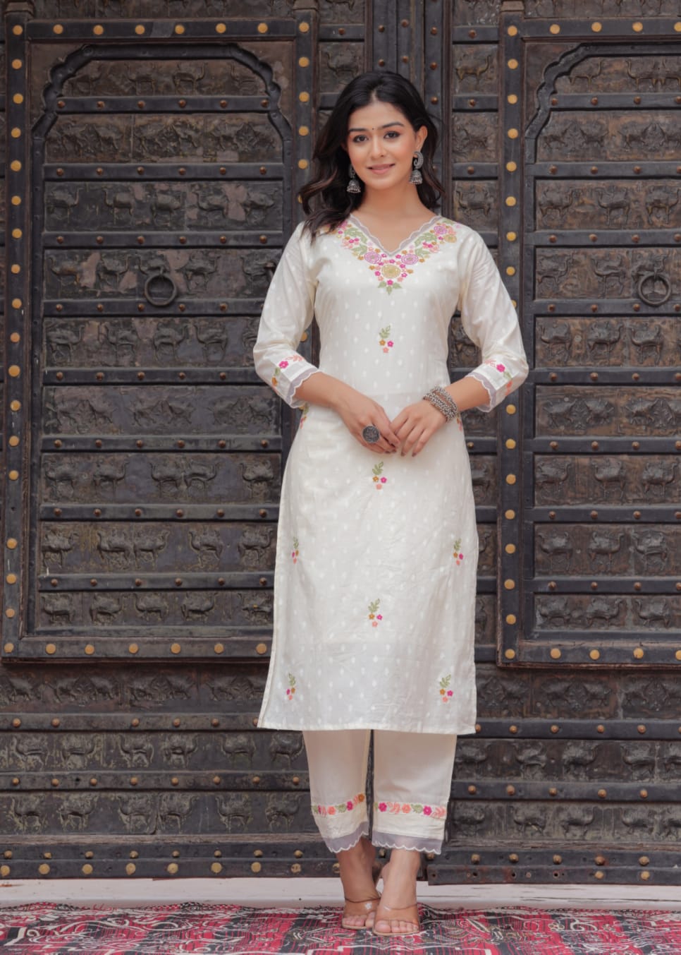 Kishaa Hand Embroidered Off White Straight Suit Set