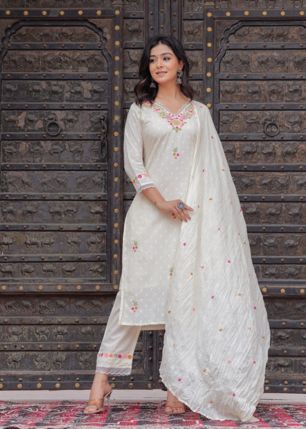 Kishaa Hand Embroidered Off White Straight Suit Set